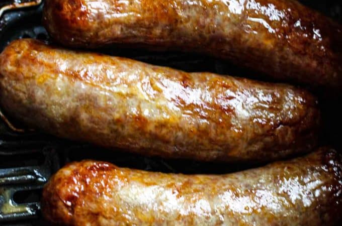 cooked browned brats sausage in air fryer