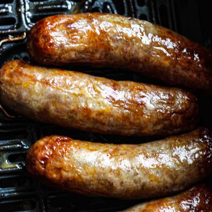 cooked browned brats sausage in air fryer