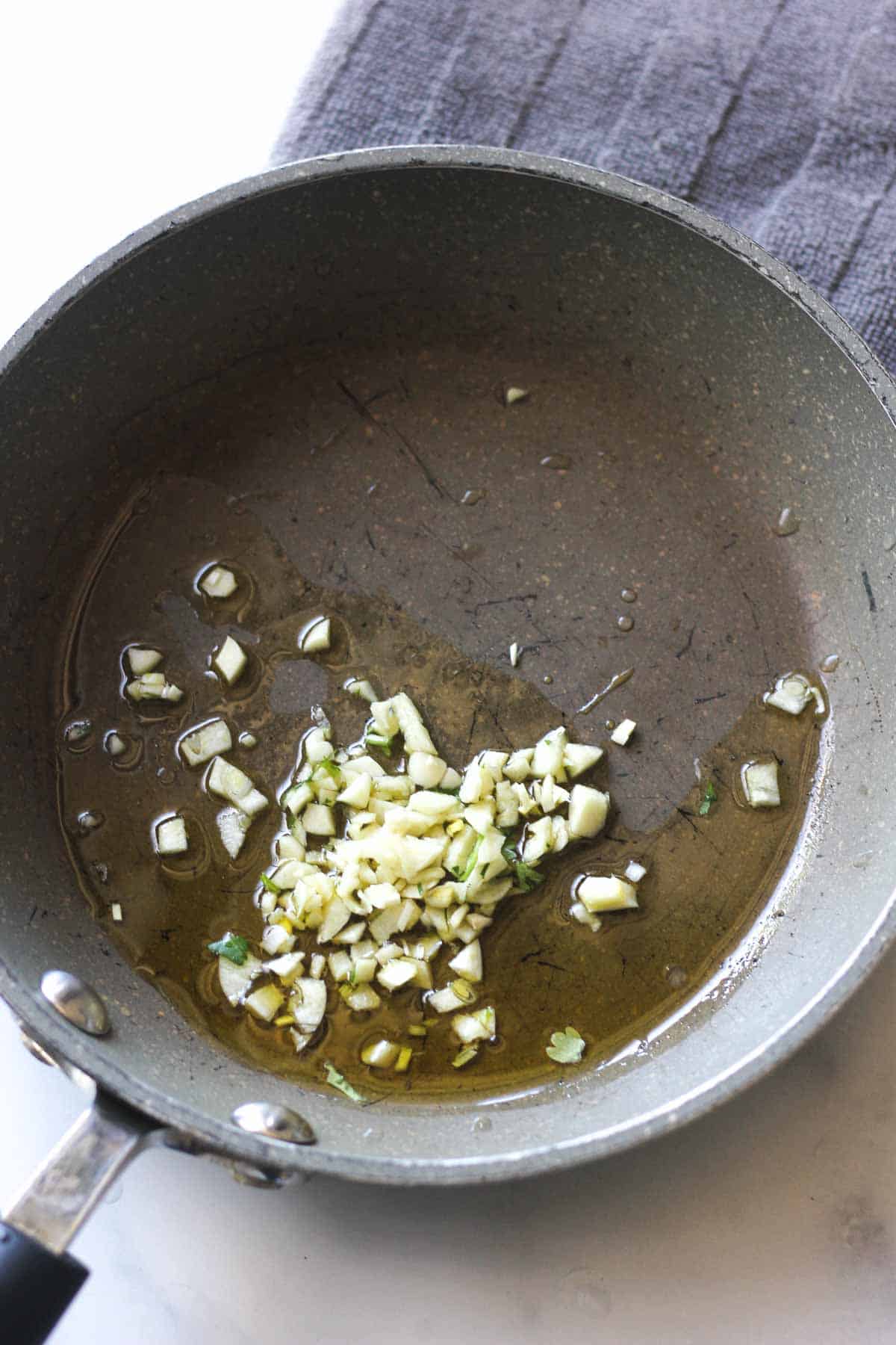 Cockles recipe with white wine and garlic butter - The Top Meal