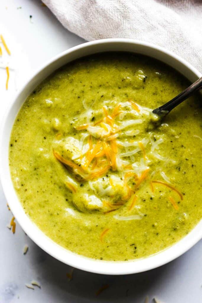 ninja foodi broccoli cheese soup in a bowl