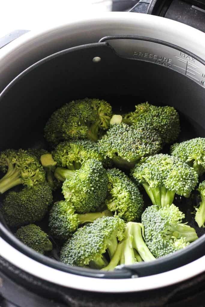 raw broccoli in the ninja foodi aircrisp basket