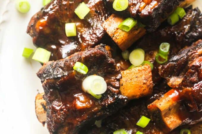 chopped green onions on top of cooked beef ribs