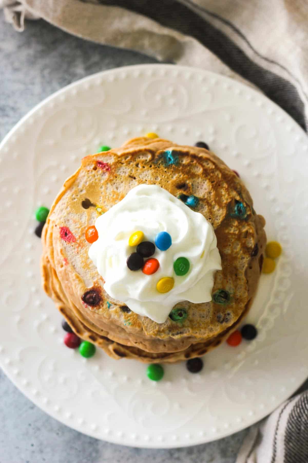 Super Easy M&amp;M Pancakes - The Top Meal