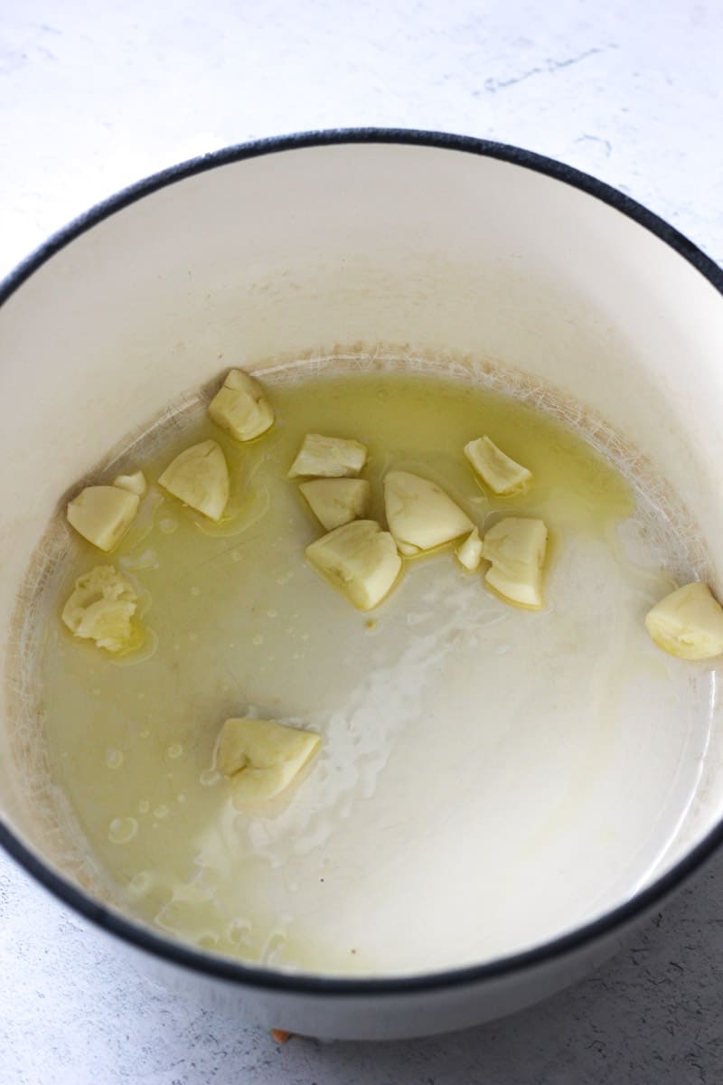 sauteeing garlic in oil
