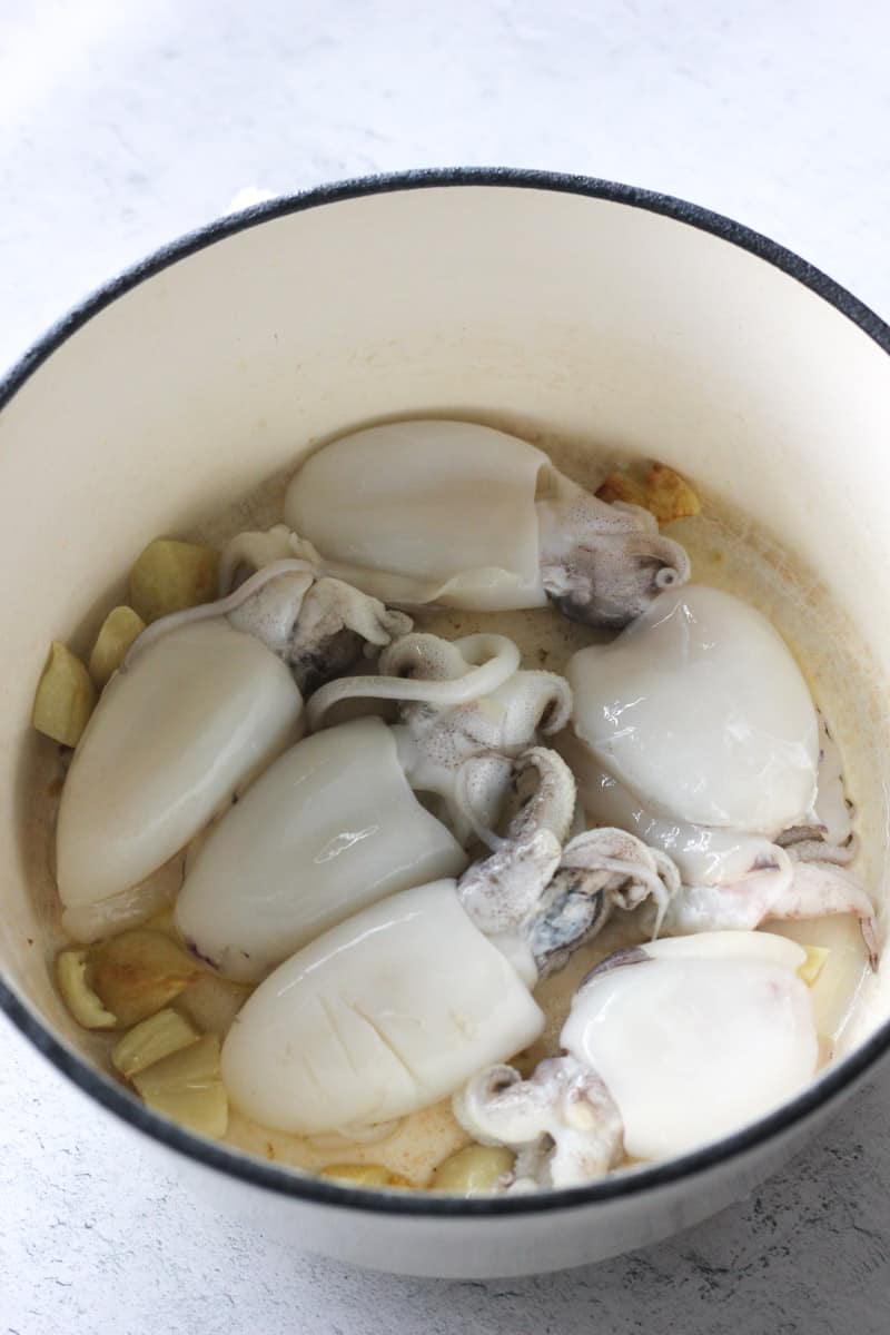 raw cuttlefish with ginger and garlic in the pot
