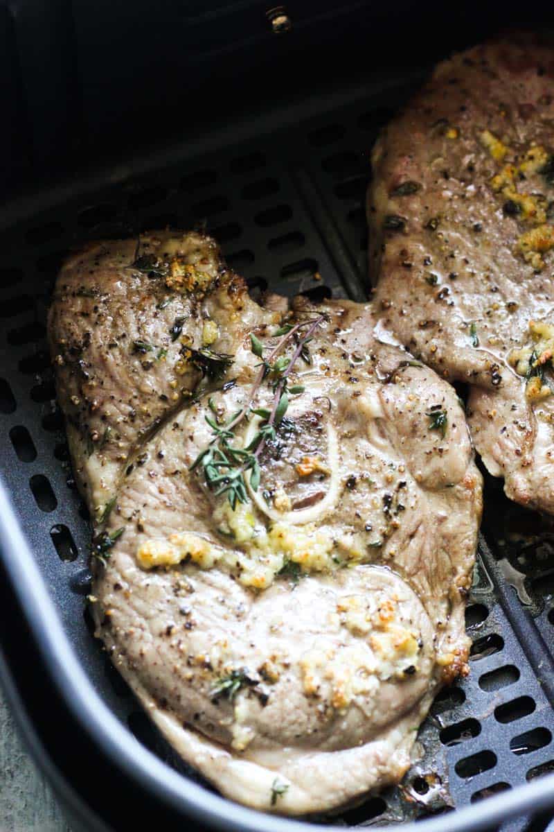 roasted lamb steaks in air fryer with garlic and thyme