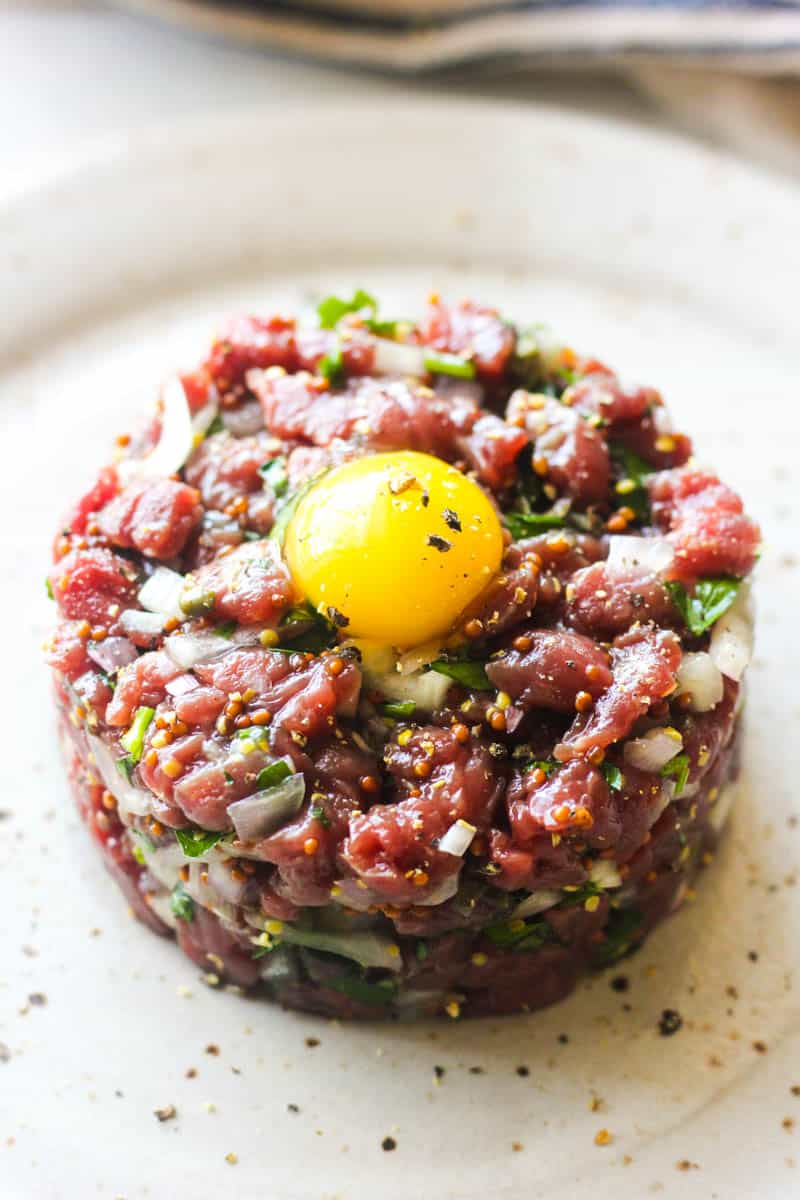 chopped raw meat dish with onions and eggs