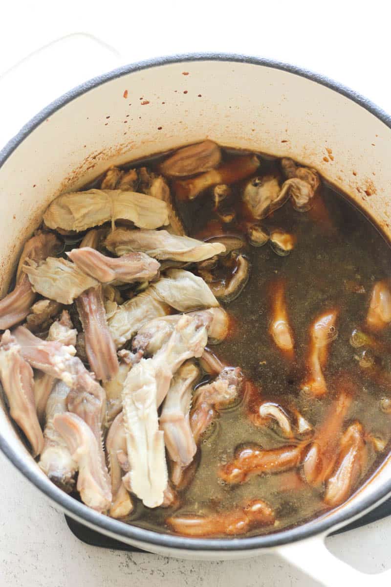 braised duck tongues in broth in white pot