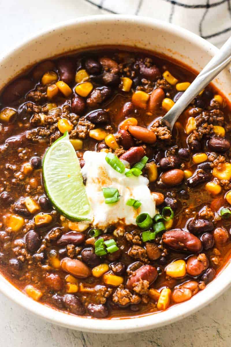 instant pot bison chili with lime slices on top