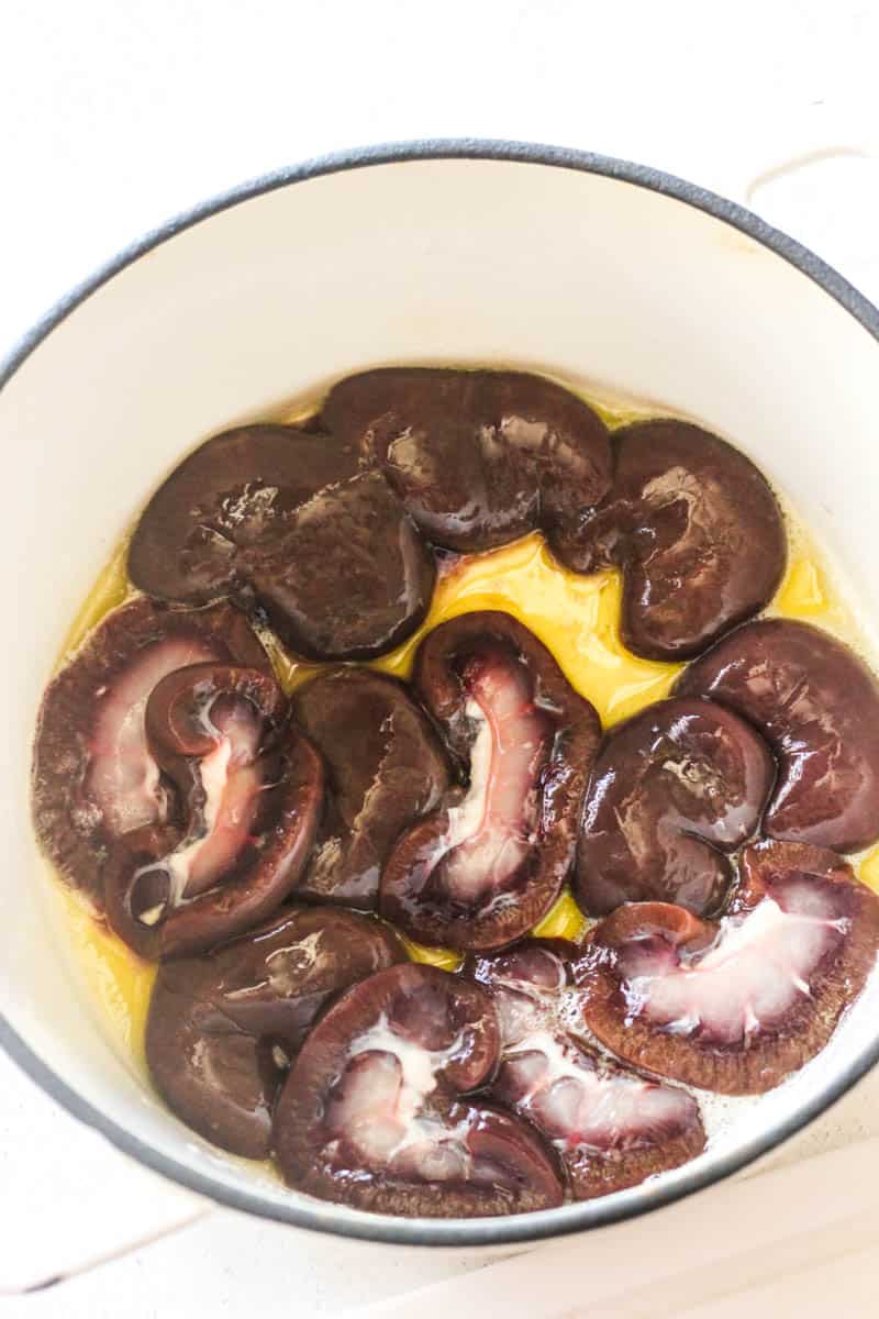 searing lamb kidneys in the oil in white pot