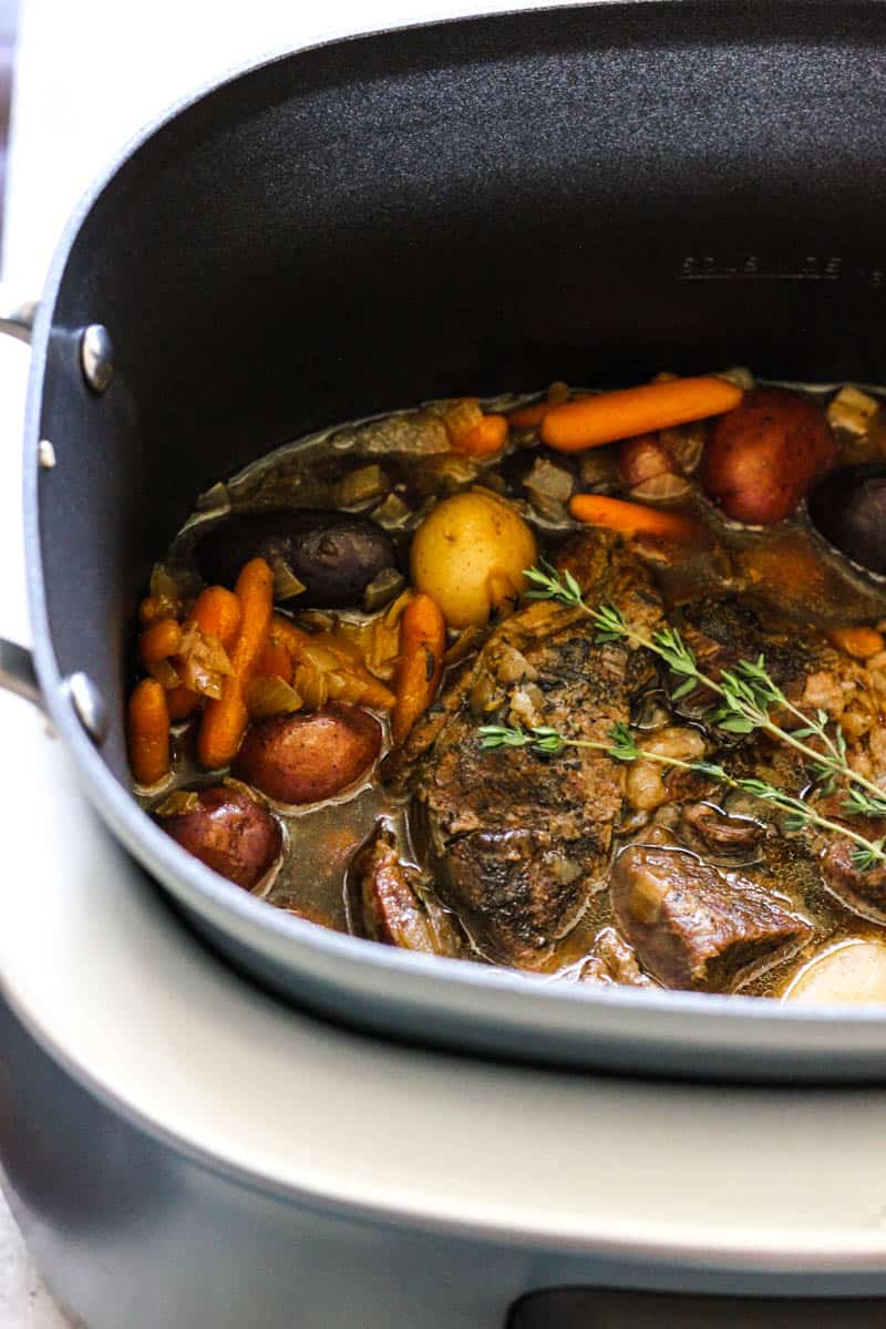 beef pot roast with po9tatoes and carrots