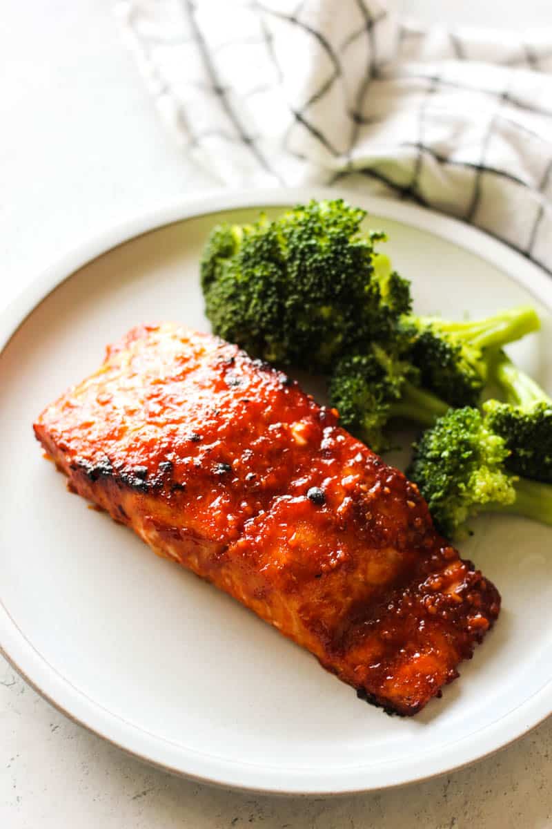 gochujang salmon fillet with broccoli on the plate