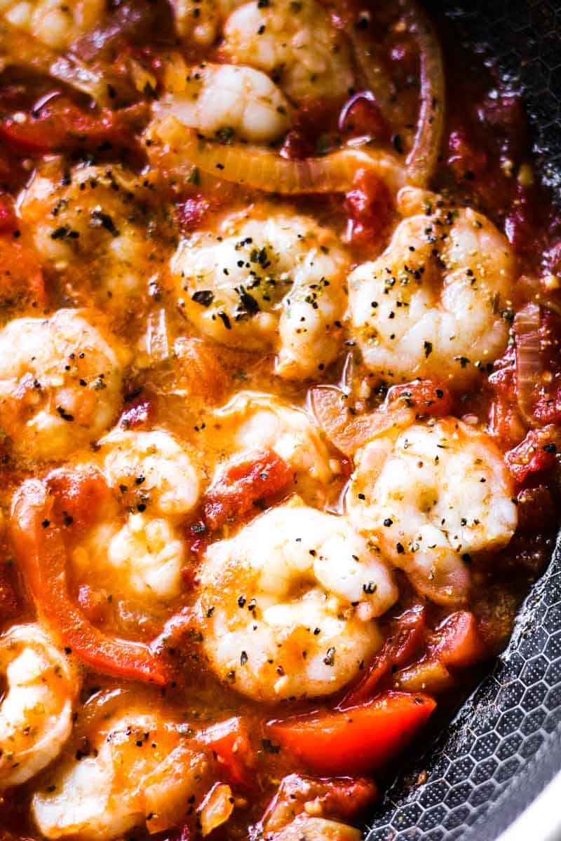 shrimp cacciatore with bell peppers in the skillet