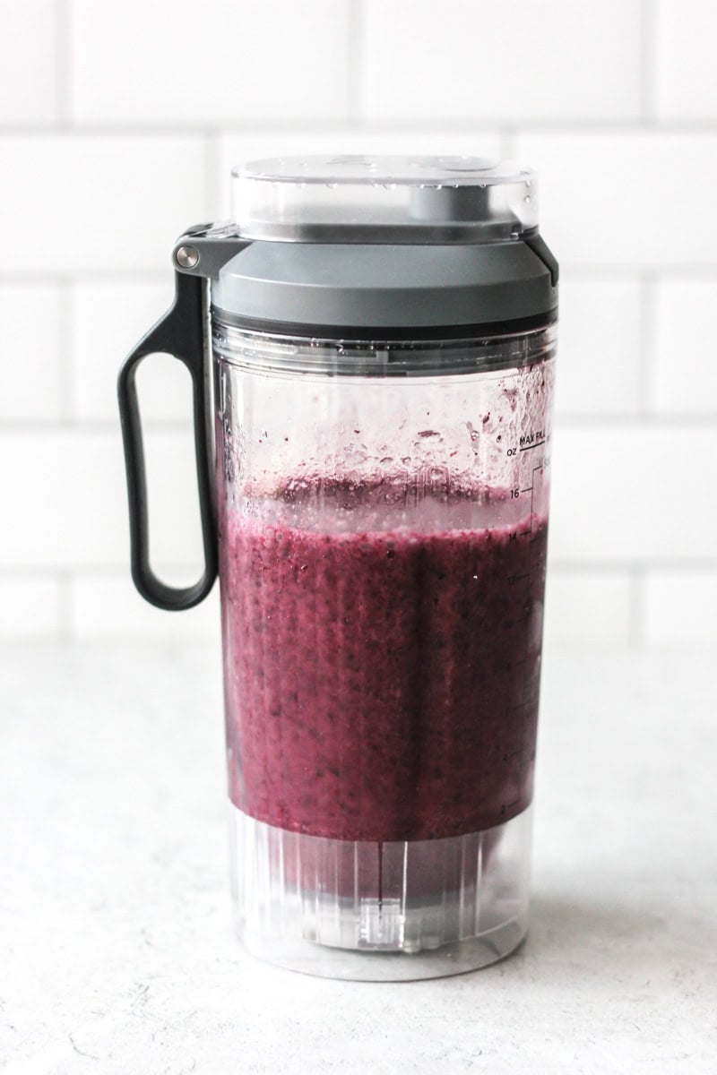 blueberry smoothie in the ninja blast portable blender